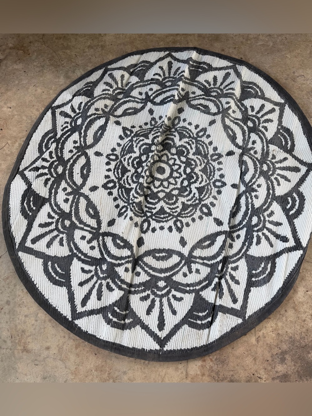 Black and White Round Mandala Rug reversible 60”diameter - Picture 2 of 2